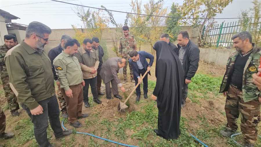فرماندار نکا آغازگر گام سوم نهضت کاشت درخت در دهستان پی‌رجه  