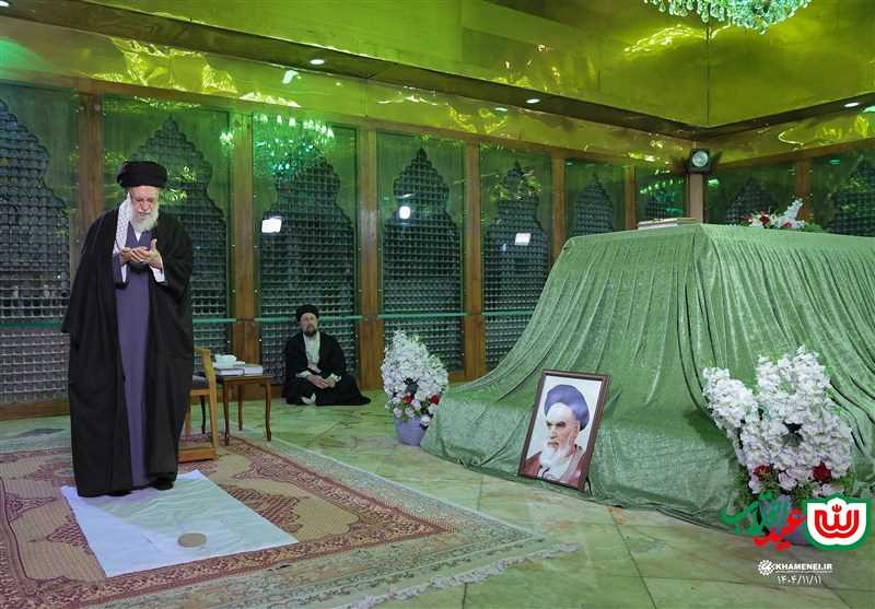 صبح امروز؛ حضور امام خامنه‌ای در مرقد بنیانگذار انقلاب اسلامی